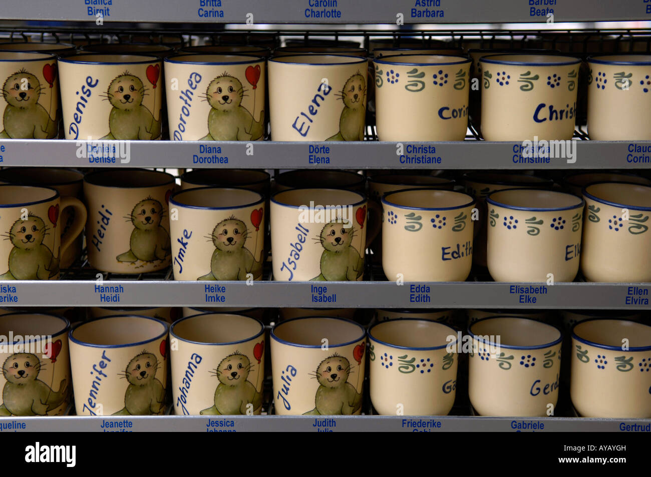 Mädchen-Namen Tassen Deutschland Denise Dorothea Heidi Imke Isabell Jennifer Johanna Julia Stockfoto