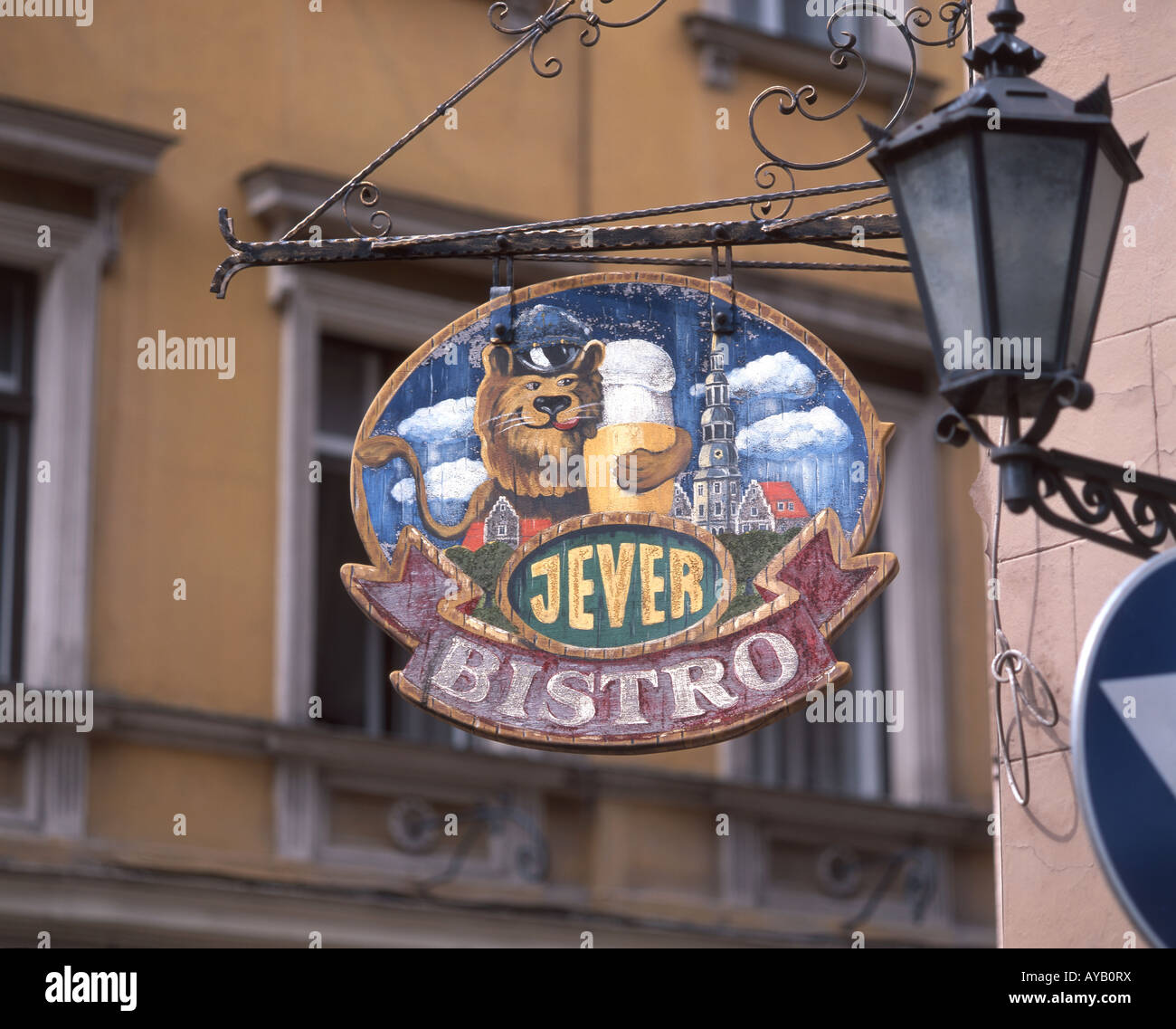 Bistro Bar Schild, Altstadt, Riga, Republik Lettland Stockfoto