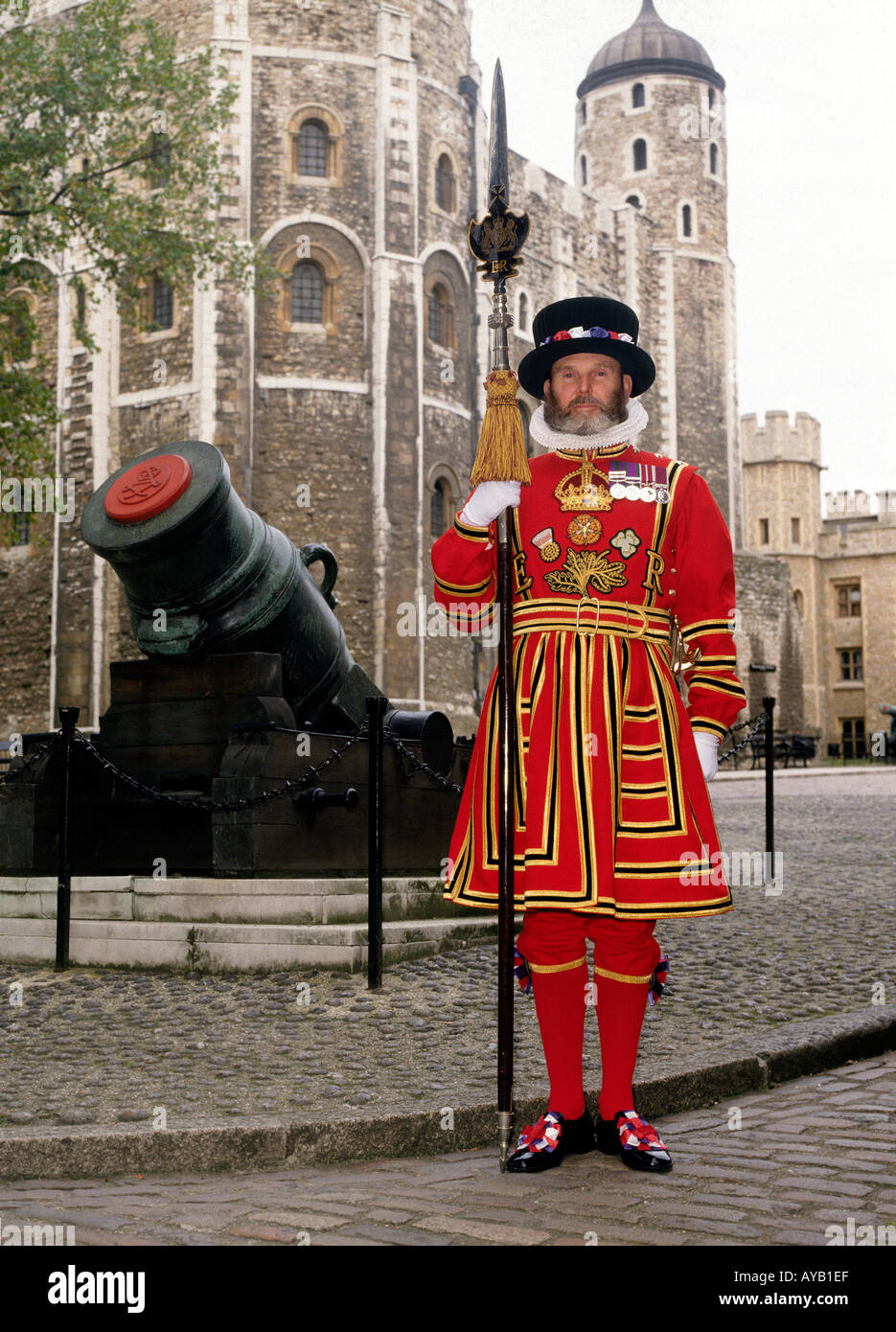 Beefeater am Tower of London Stockfoto