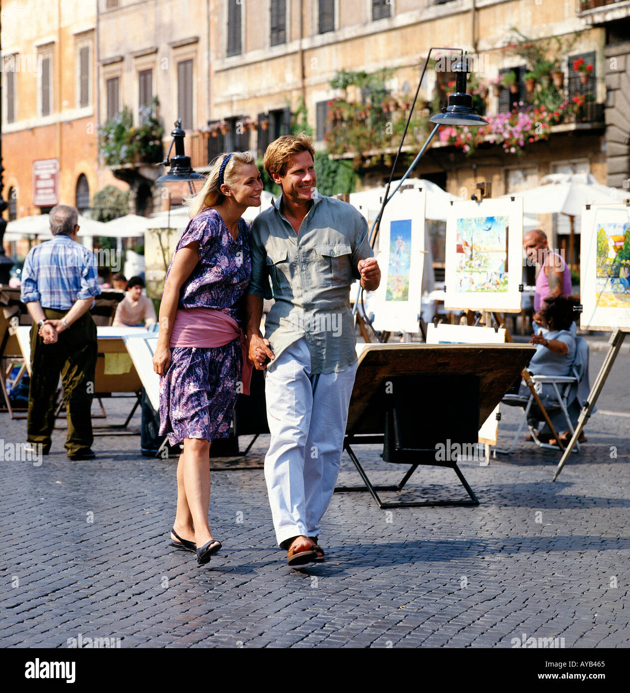 Pärchen im Urlaub auf der Piazza Navona Rom Italien Stockfoto