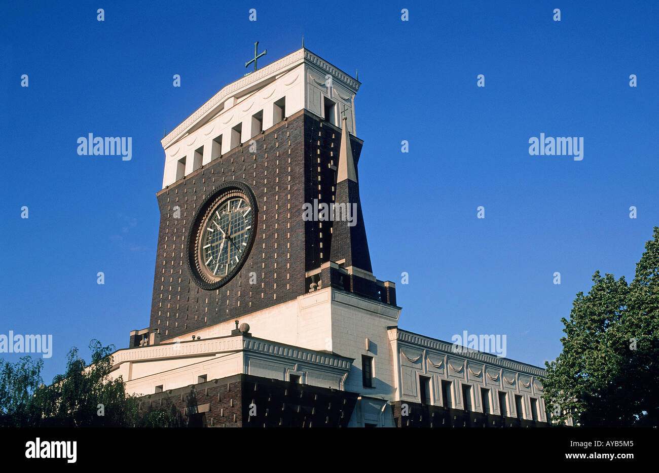 Ring Nejsvetejsiho Srdce Bereich oder die meisten Heiligen Herzen unseres Herrn im Bereich Vinohrady Prag anerkannt als ein Meisterwerk des slowenischen Architekten Josip Plecnik 1872 1957-Kirche ist es ein Tempel wie Struktur im dunklen Mauerwerk übersät mit Steinen aus grauem Granit verkleidet Stockfoto