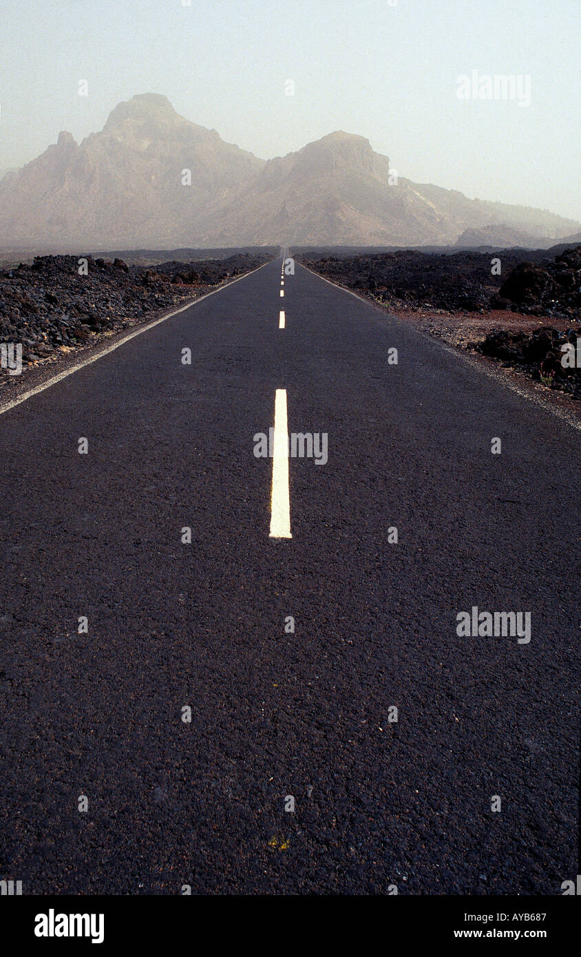 Empty road to horizon Tenerife canary Islands Stockfoto