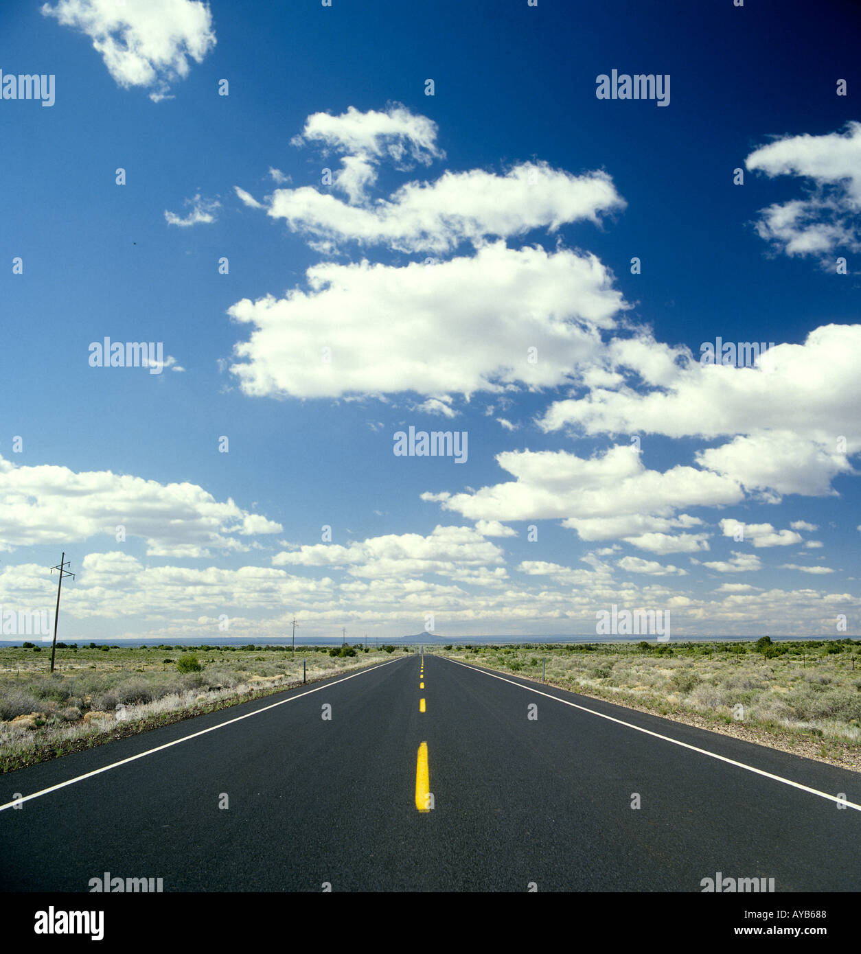 Straße zum Horizont Nevada USA verschwinden Stockfoto