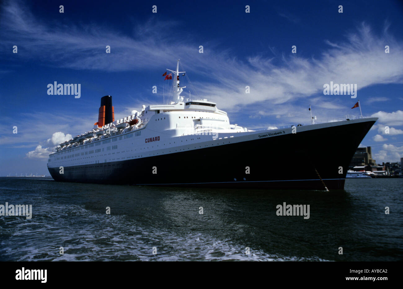 Königin Elizabeth II im Fluss Mersey Liverpool festgemacht Stockfoto