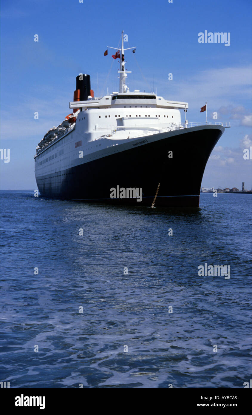 Königin Elizabeth II im Fluss Mersey Liverpool festgemacht Stockfoto