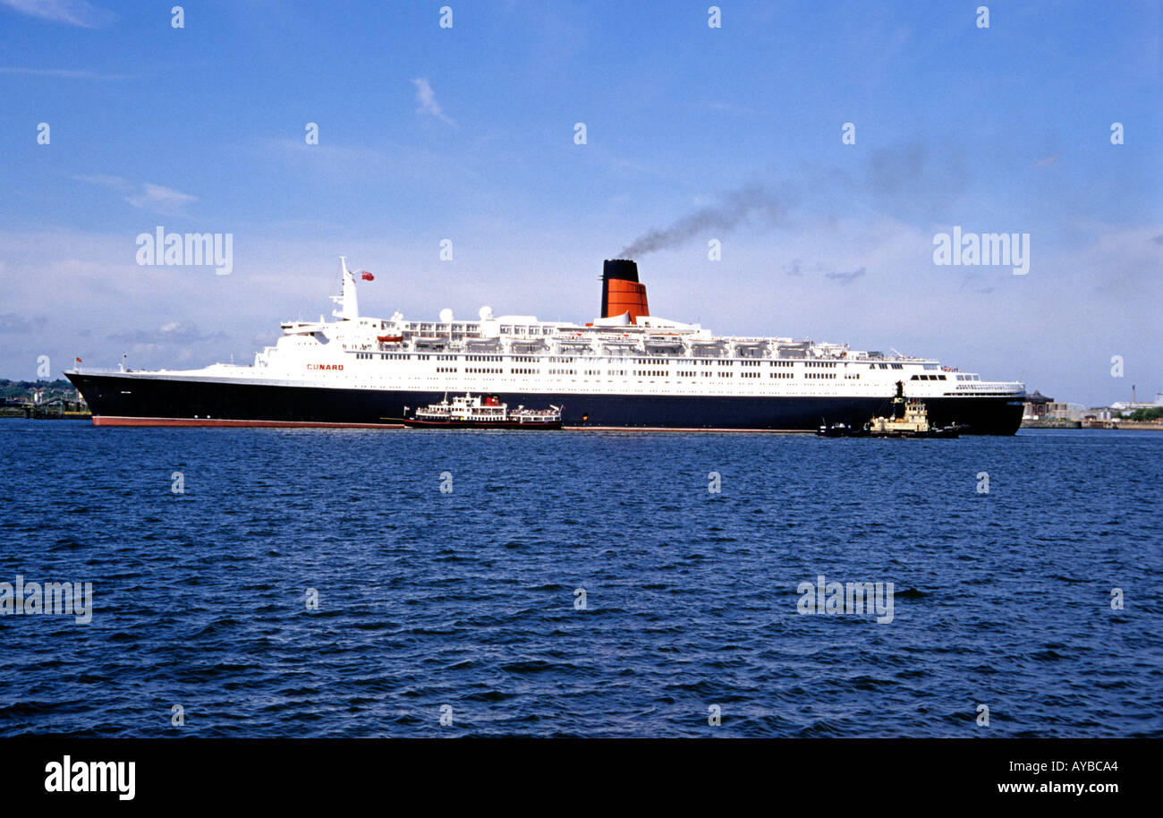 Königin Elizabeth II im Fluss Mersey Liverpool festgemacht Stockfoto
