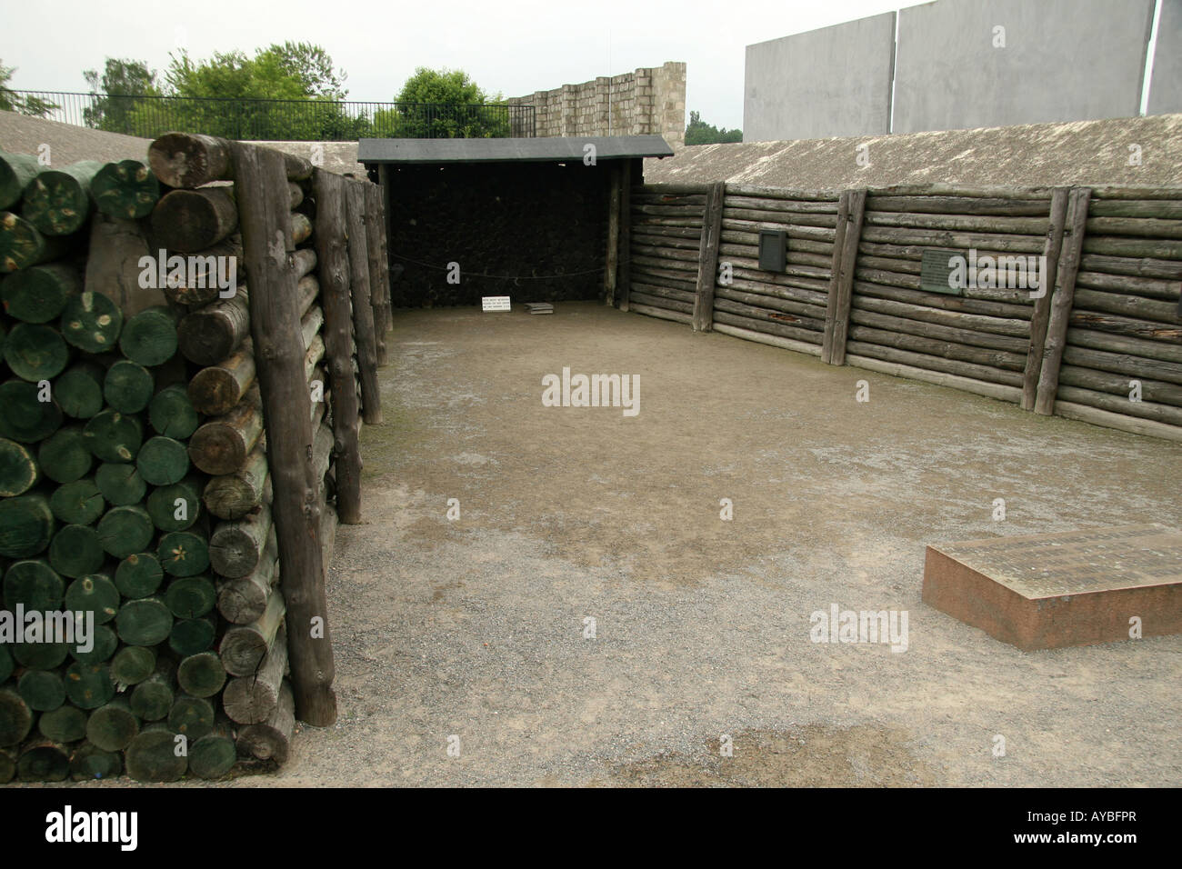 Die Ausführung-Wand und der Ausführung Graben in das ehemalige Konzentrationslager Sachsenhausen. Stockfoto