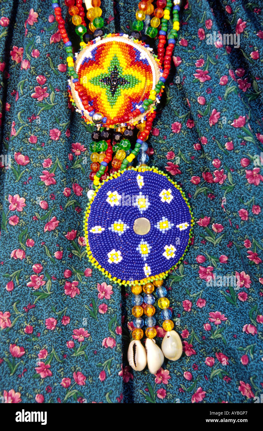 Herr 541 A Indianer Hand-Perlen Halskette ist auf dem Display an Fort Stanton Heritage Days in der Nähe von Lincoln, New Mexico. Stockfoto