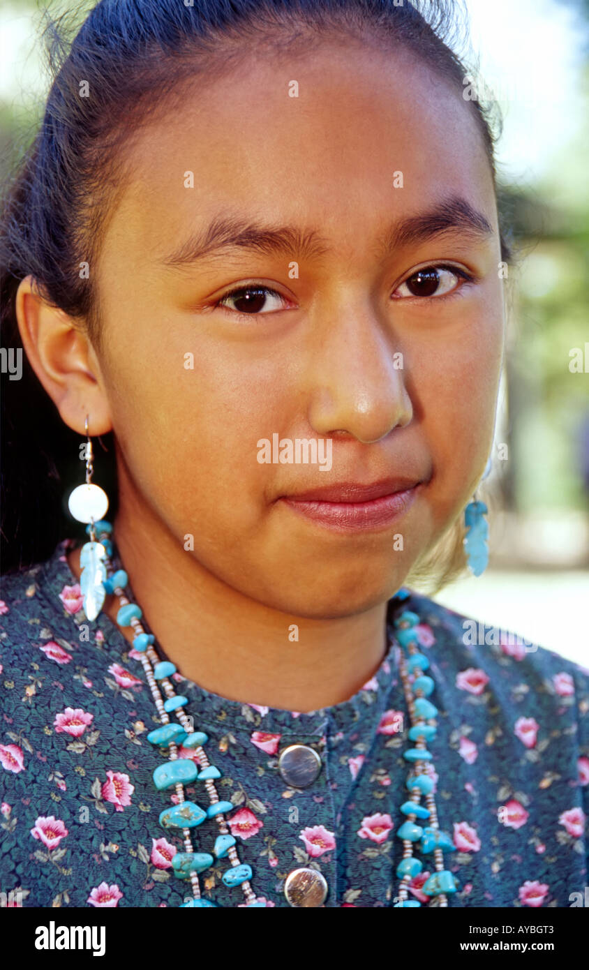 Herr 542 Katherine Morgan, ein Mescalero Apache, beteiligt sich am Fort Stanton Heritage Days in der Nähe von Lincoln, New Mexico. Stockfoto