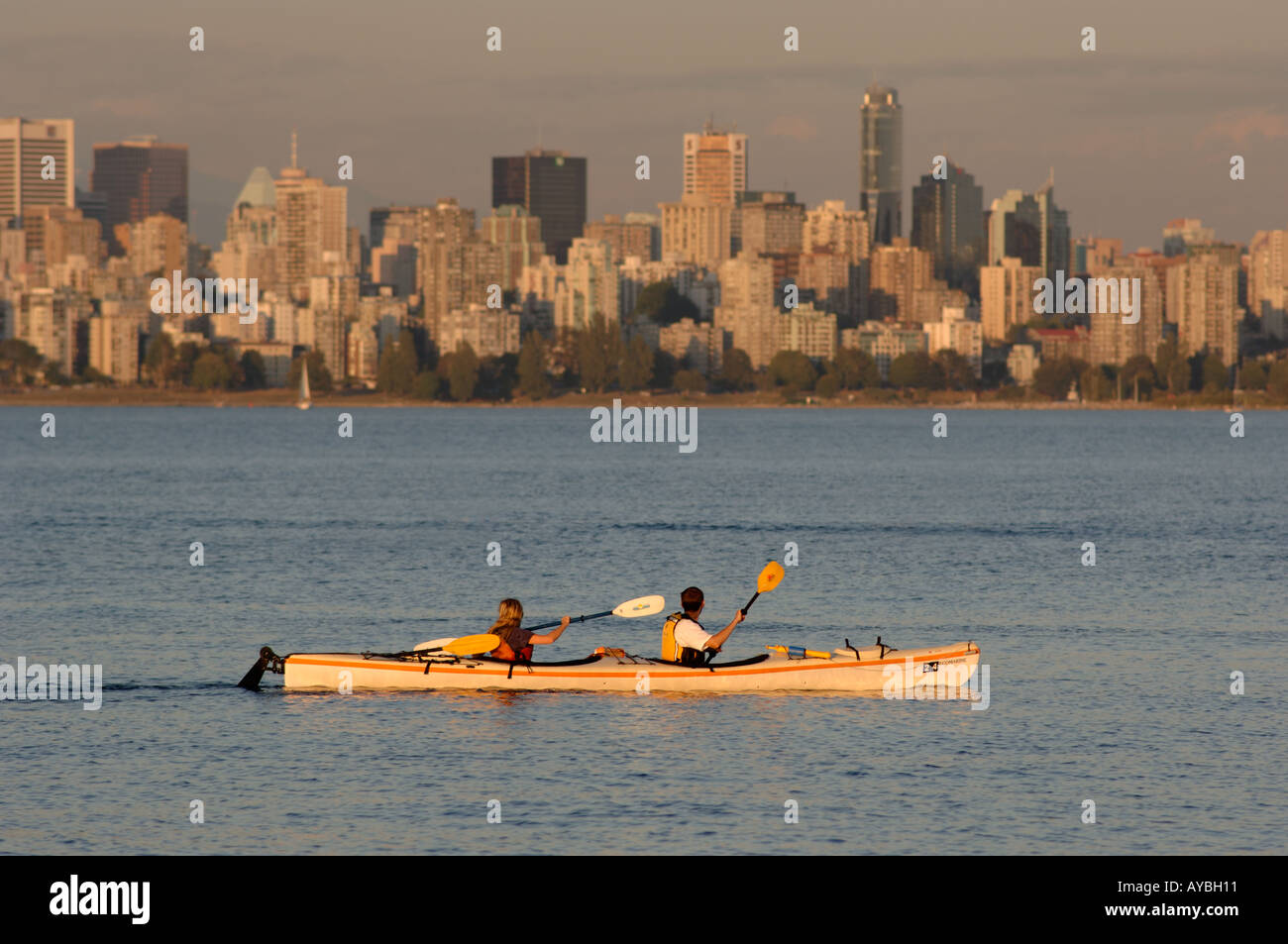 paar Kajak in Vancouver English Bay in British Columbia Kanada Stockfoto