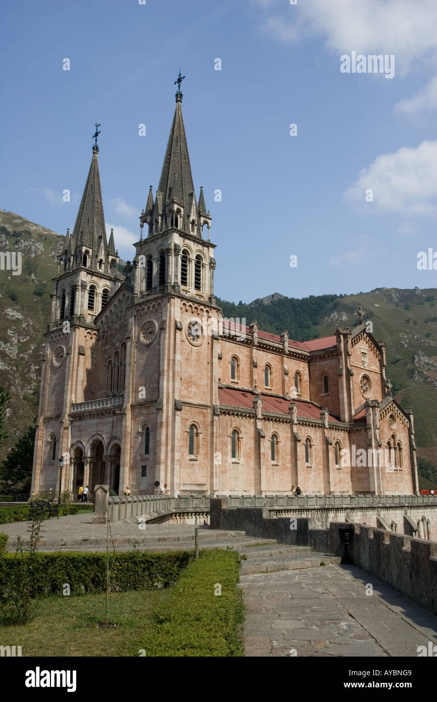 Taeger Jahrhundert rosa Basilika auf Hügel am Cavadonga Asturien Spanien Stockfoto