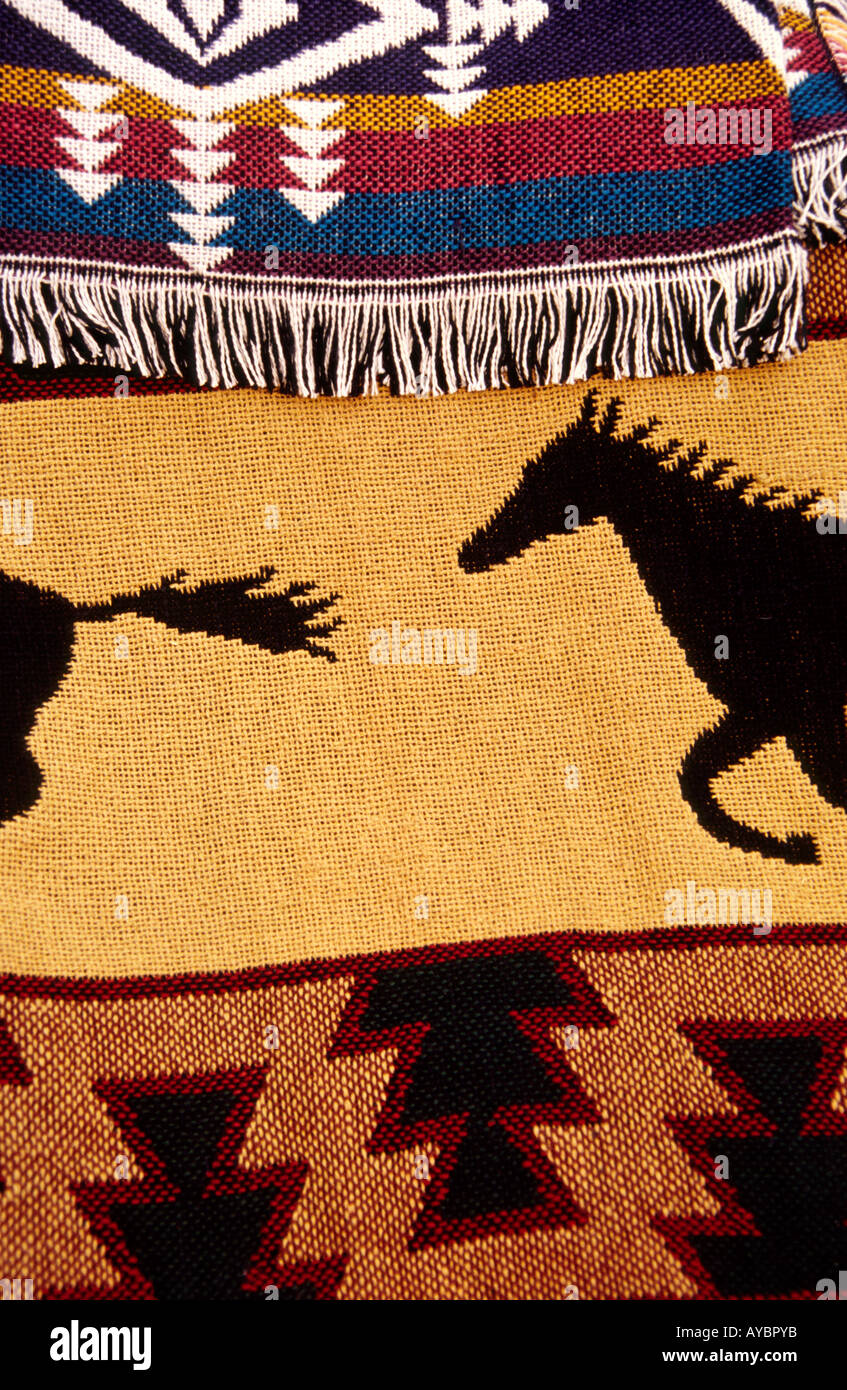 Detail des Webens mit Indianer Designs auf das jährliche Apfelfest im landschaftlichen und historischen Hillsboro, New Mexico. Stockfoto