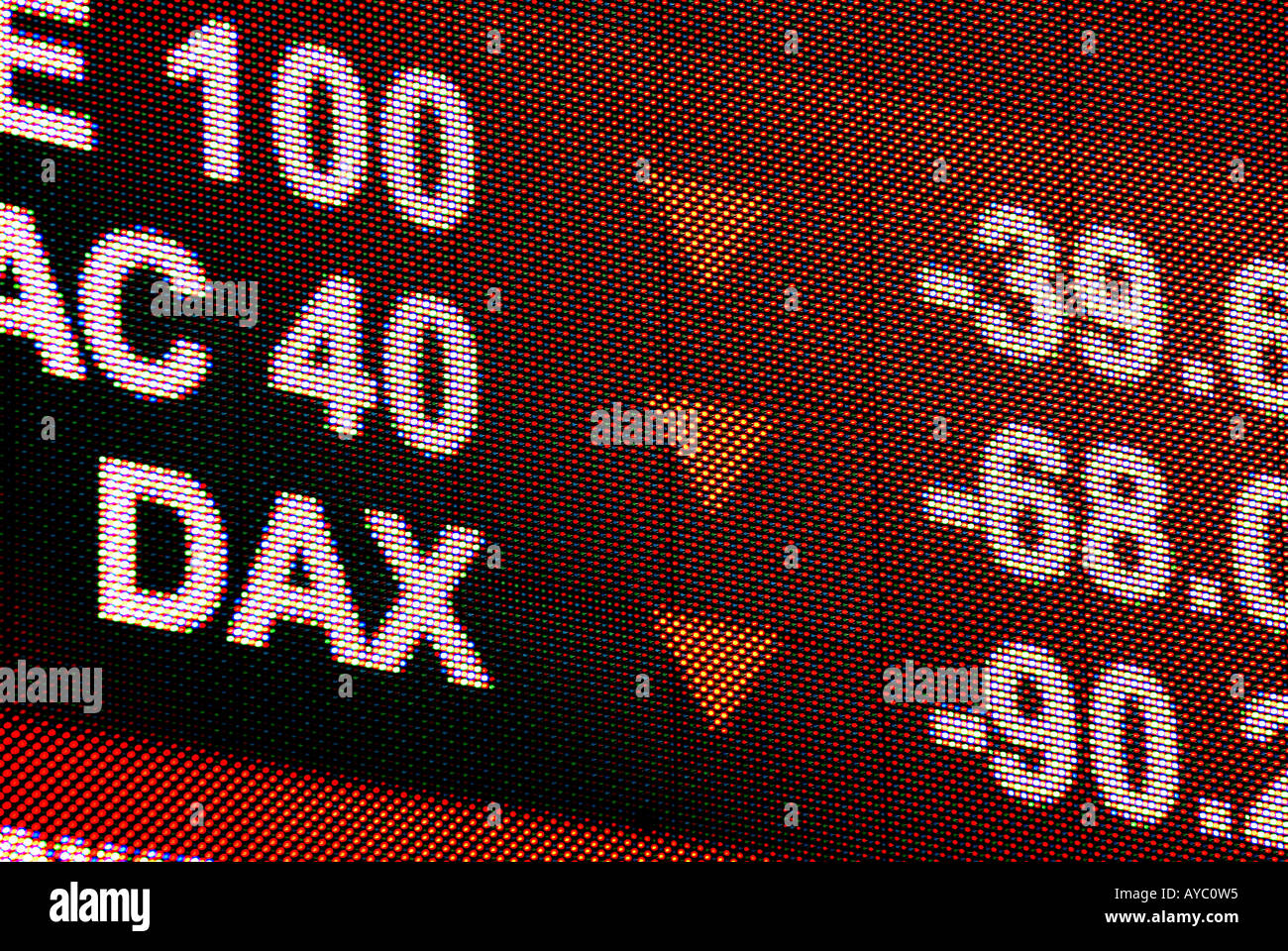 Aktienmarkt Preise auf einem LED-Bildschirm am Bahnhof London Stockfoto