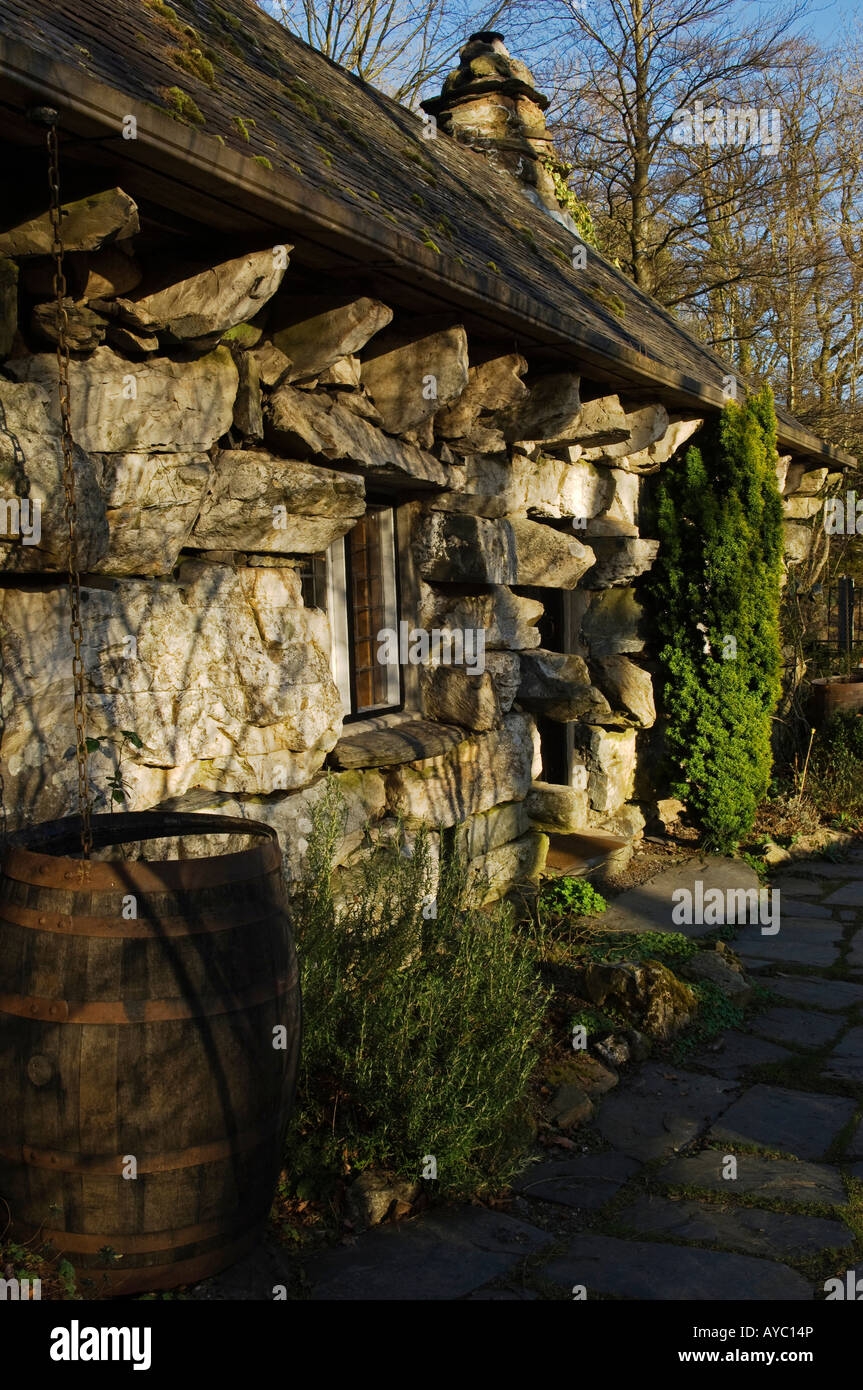 Wales, Conwy, Betws-y-Coed. Ty Hyll oder The Ugly House ist der Hauptsitz des Vereins Snowdonia National Park. Stockfoto