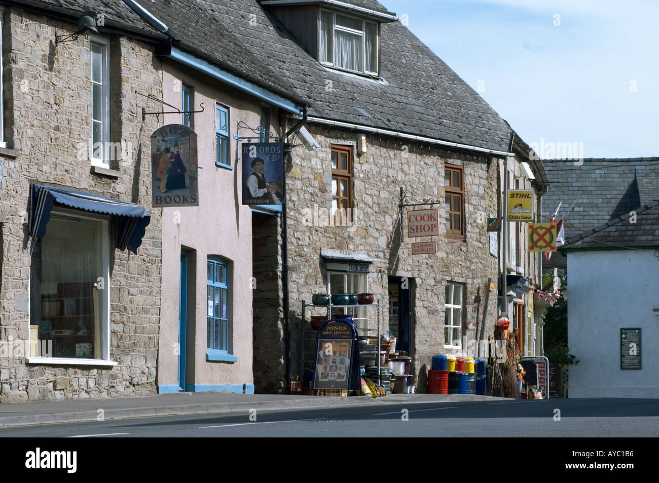 A Straßenszene in Hay-on-Wye, Powys, Wales, UK. Stockfoto