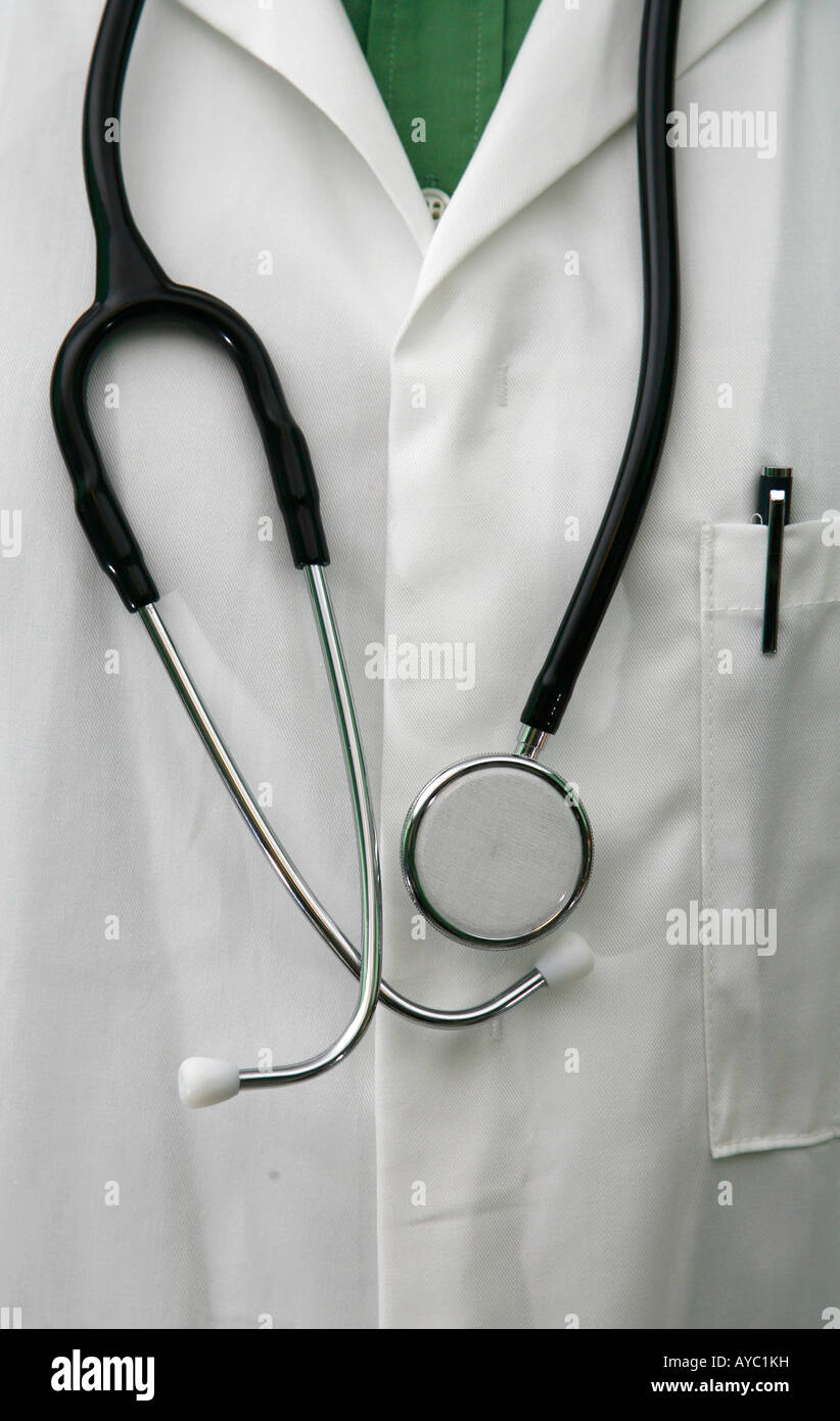 Stethoskop und weißen Kittel des Arztes Stockfoto