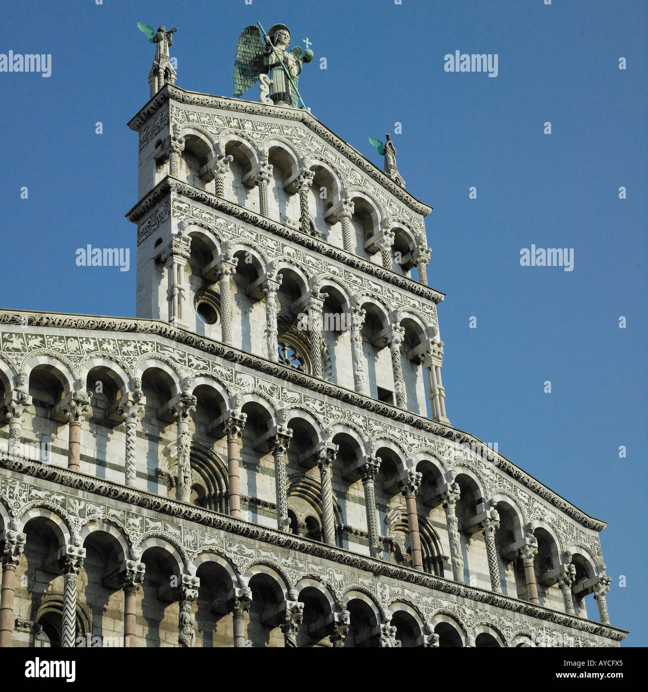 Fassade des 12. Jahrhundert Kirche von San Michele in Foro Lucca Toskana Italien Stockfoto