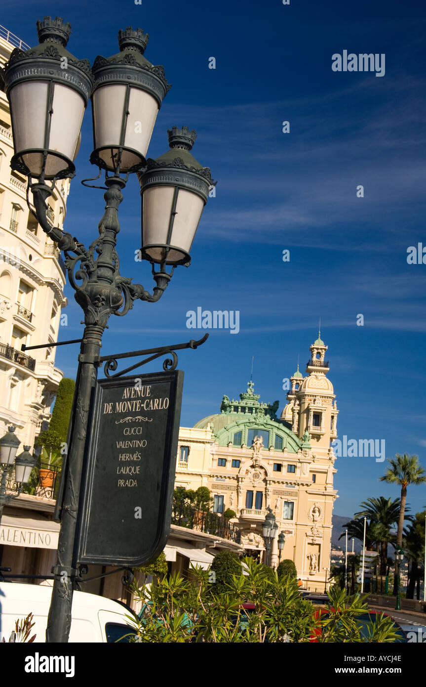 Die Avenue de Monte Carlo, das feinsten Designer-Läden bietet, führt bis zum Casino, in dem Fürstentum Monaco Stockfoto