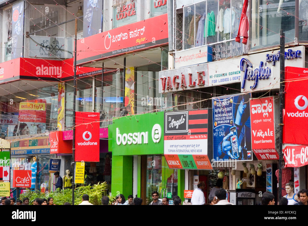 Belebten Einkaufsviertel in MG Road Bangalore Stockfoto