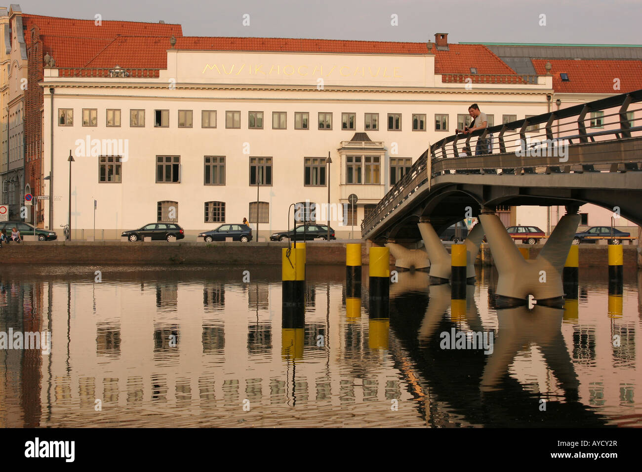 Blick über der Trave in die alte Stadt und Musik Schule Lübeck-Deutschland Stockfoto