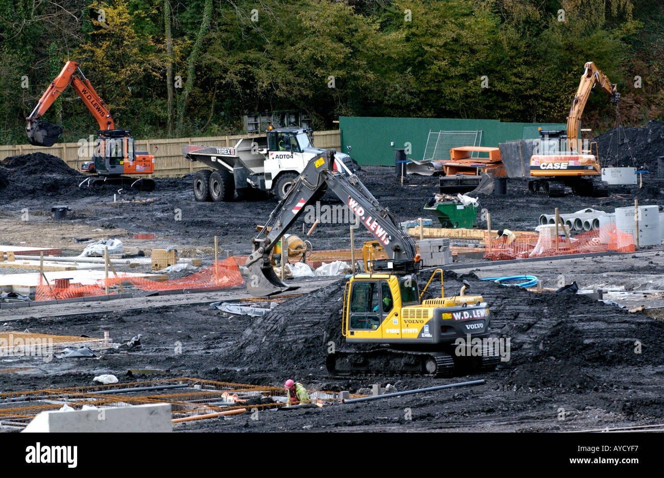 Neue Gehäuse auf einer Industriebrache ehemals ein tiefes Zeche Barratt Entwicklungen PLC Abercarn South Wales UK GB Stockfoto