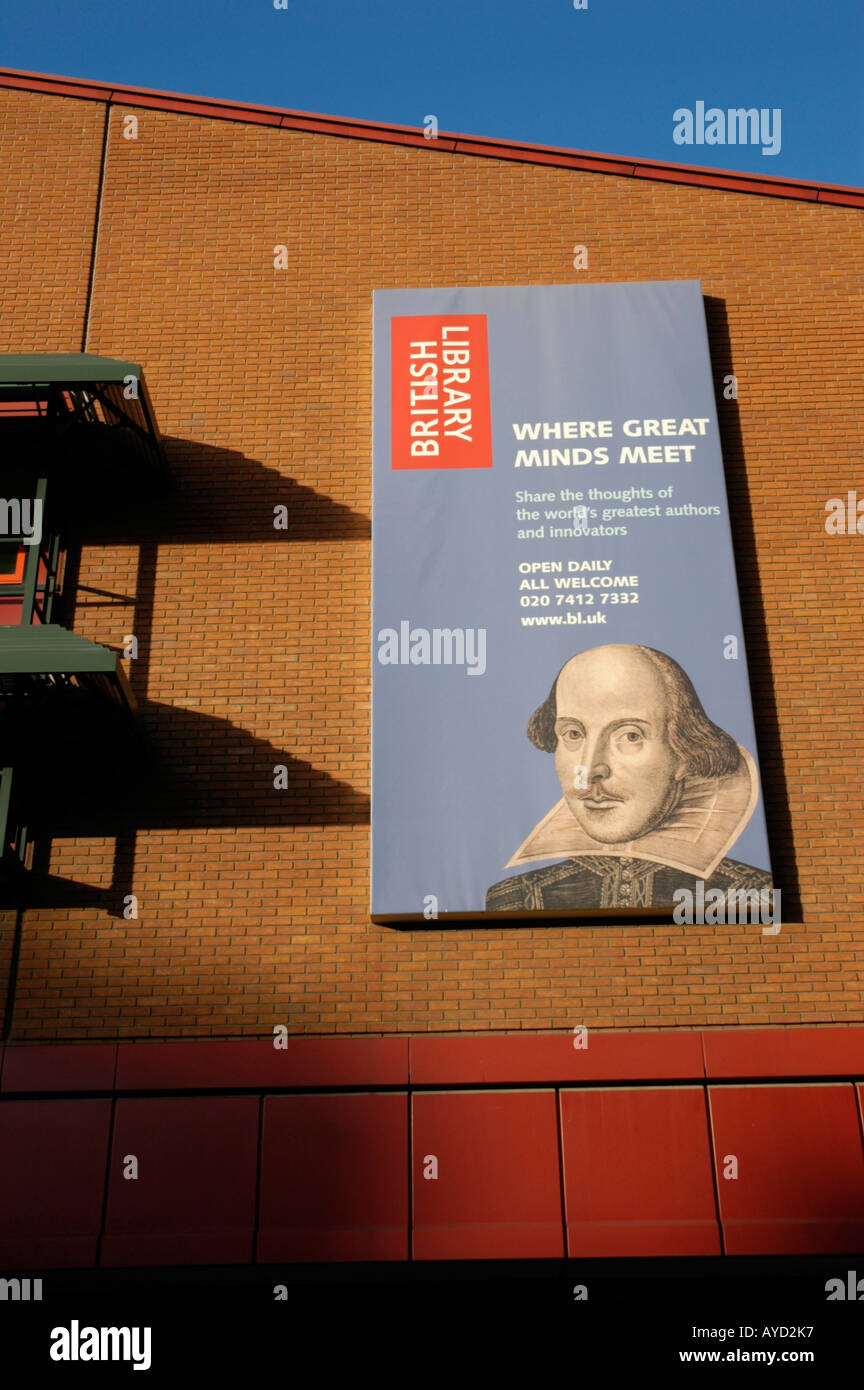 Plakat zeigt Bild von William Shakespeare auf Außenwand der neuen British Library am St Pancras in London UK Stockfoto