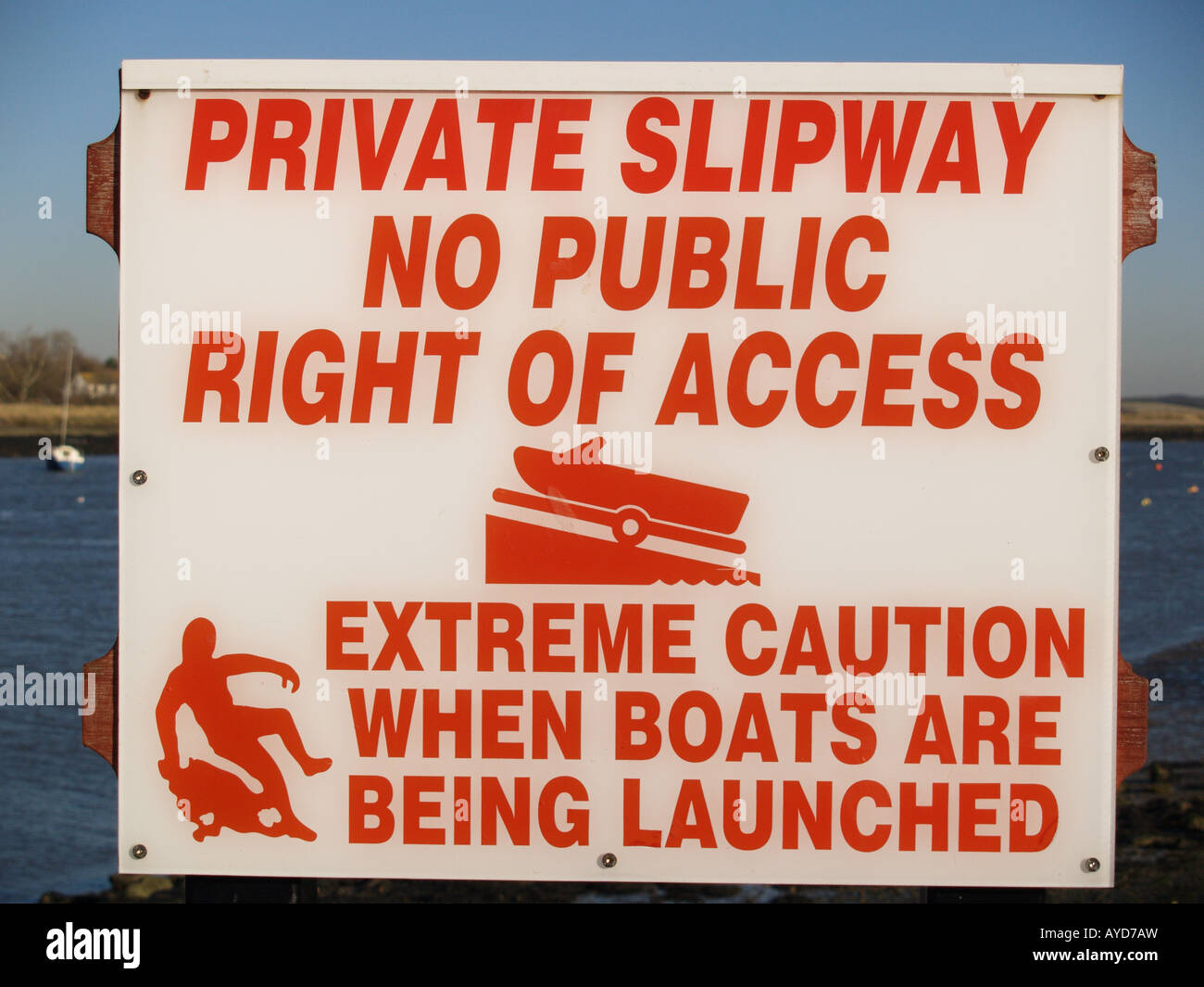 rot weiße Warnhinweise Seeleute unterzeichnen Boot Hullsbridge Essex Stockfoto