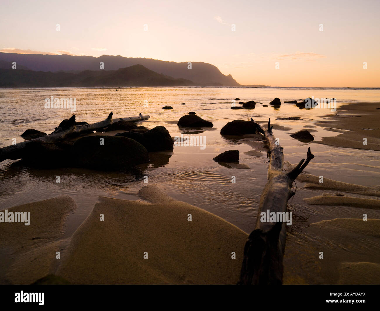 Strand mit Felsen, Kaua, Hawaii Stockfoto