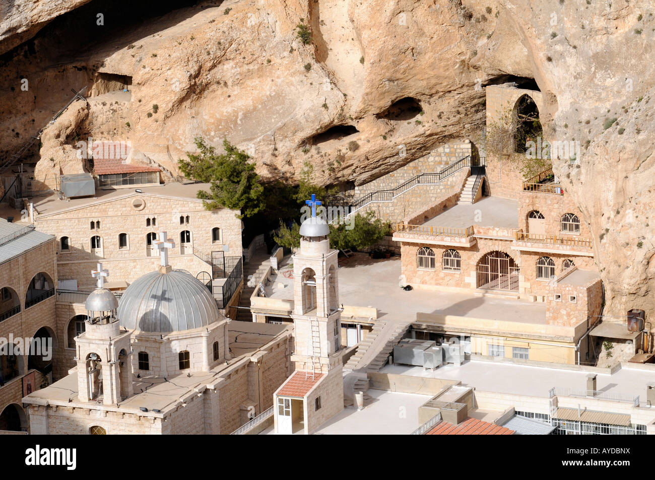 Blick auf den Taqla Covent und Höhle im Dorf von Malula oder Maalula, eine christliche Touristen und Pilgerstätte in Syrien Stockfoto