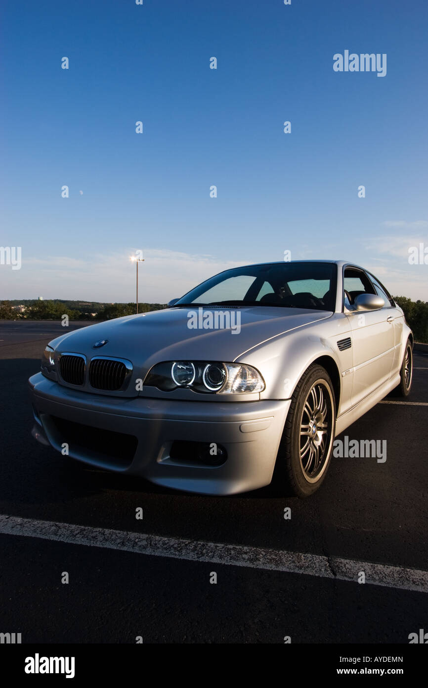 Silbernen BMW E46 M3-Sport-Coupé in einem leeren Parkplatz geparkt Stockfoto