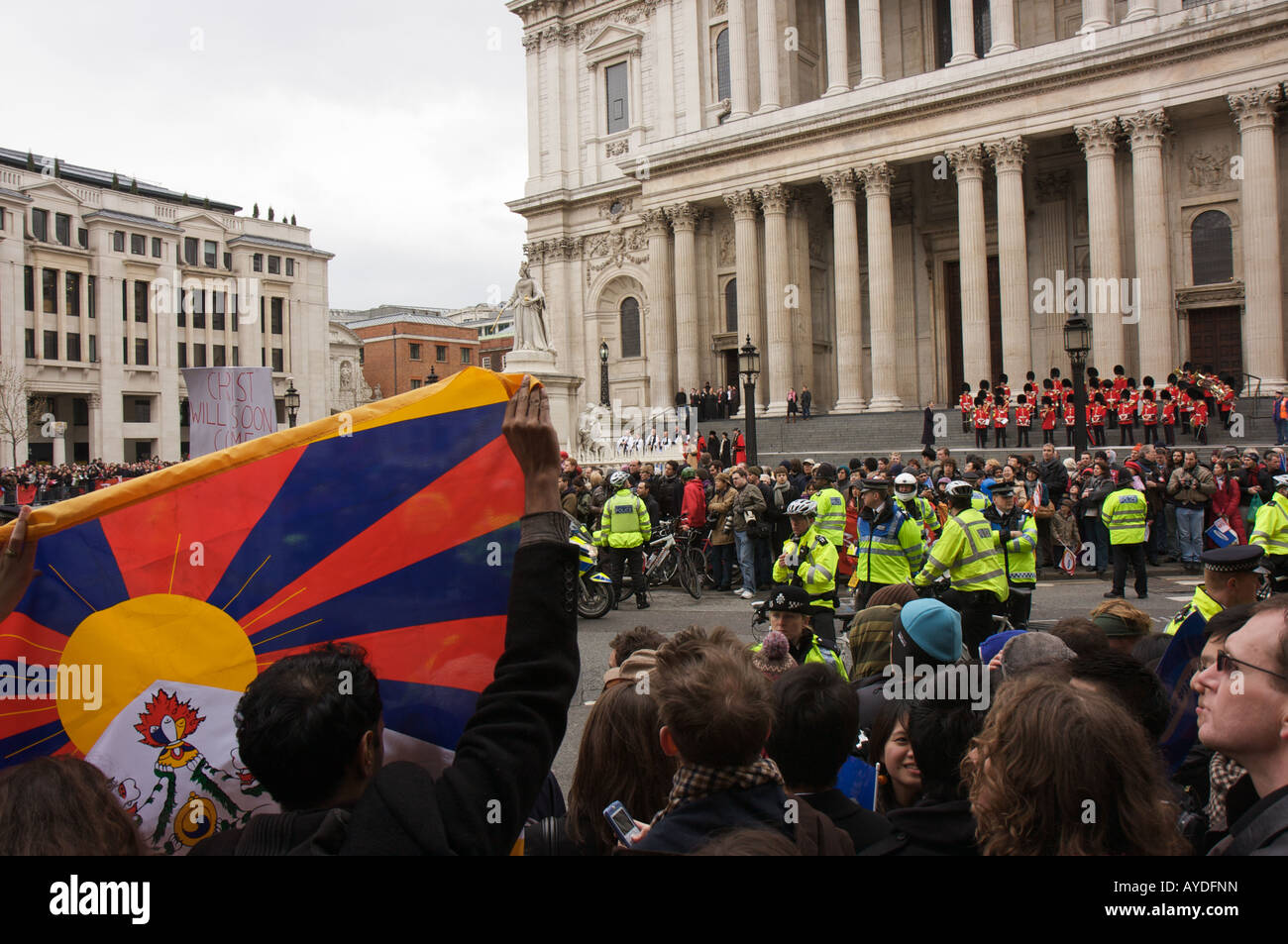Pro Tibet Beijing 2008 Olympic Torch Relay Demonstranten außen St. Pauls-Kirche Stockfoto Pro Tibet Beijing 2008 Olympic Torch Relay Demonstranten außen St. Pauls-Kirche Stockfoto