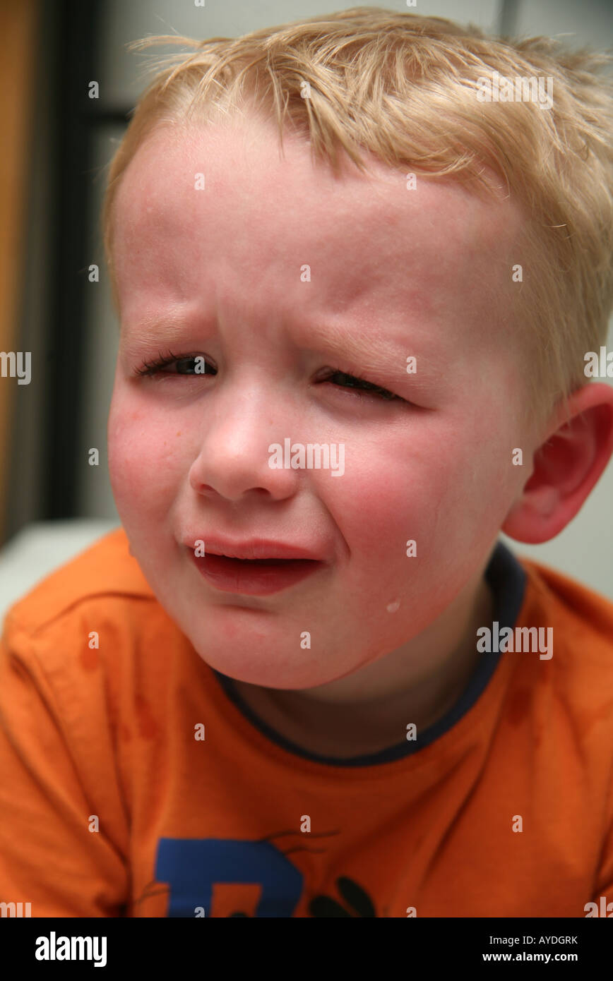 Kleinkind einen Wutanfall haben Stockfoto