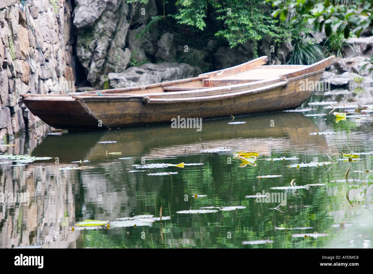Holzboot Garten