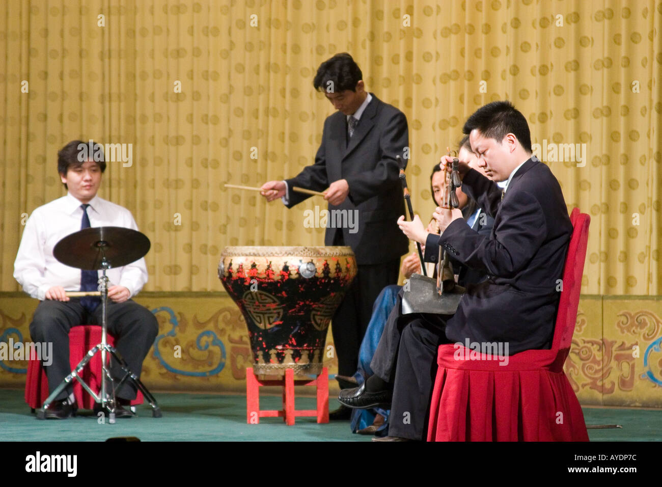 Traditionelle Musiker auf der Bühne an der Peking-Oper in Peking Stockfoto