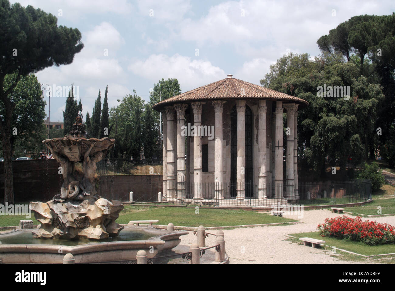 Tempel des Herkules Victor einen griechischen Tholos runde Marmor-tempel Design in Rom an der Piazza Bocca della Verità eine kolonnade von 20 korinthischen Säulen Stockfoto
