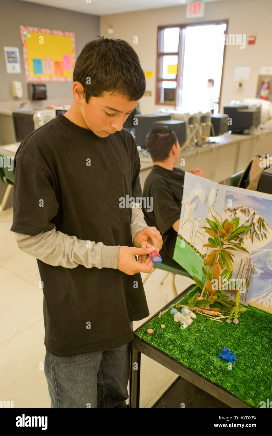 Eine Mittelschule jungen in einem Computer-Klasse Stockfoto