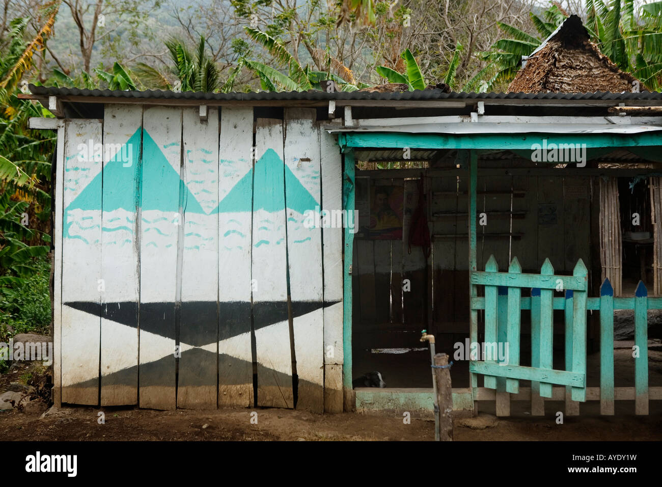 Wohnarchitektur ist skurril gemalte Haus auf der Insel Ometepe Nicaragua Stockfoto