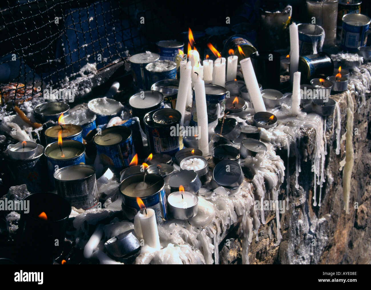 Israel oberen Galiläa Meron Rabbi Shimon Bar Yokhai Grab Kerzen am Grab Stockfoto