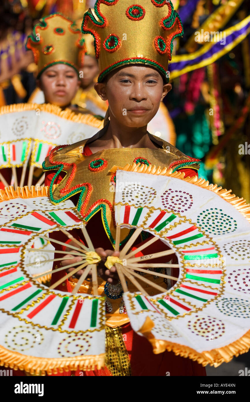Eine Tänzerin während des Sinulog Festivals. Stockfoto