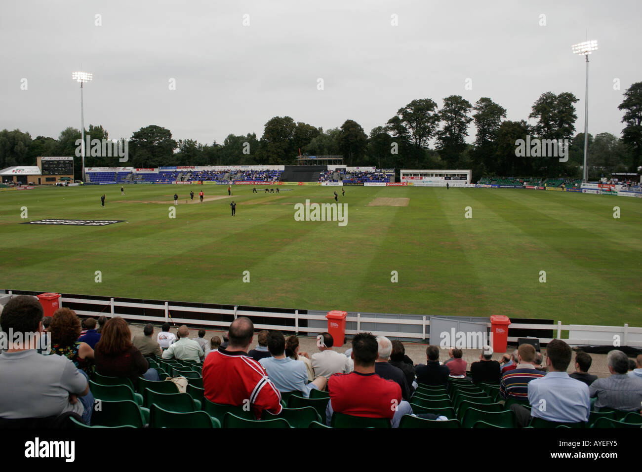 GLAMORGAN GEGEN HAMPSHIRE, TAGES-TAG-NACHT-CRICKET, SOPHIA GÄRTEN, CARDIFF, SÜDWALES, GROßBRITANNIEN Stockfoto