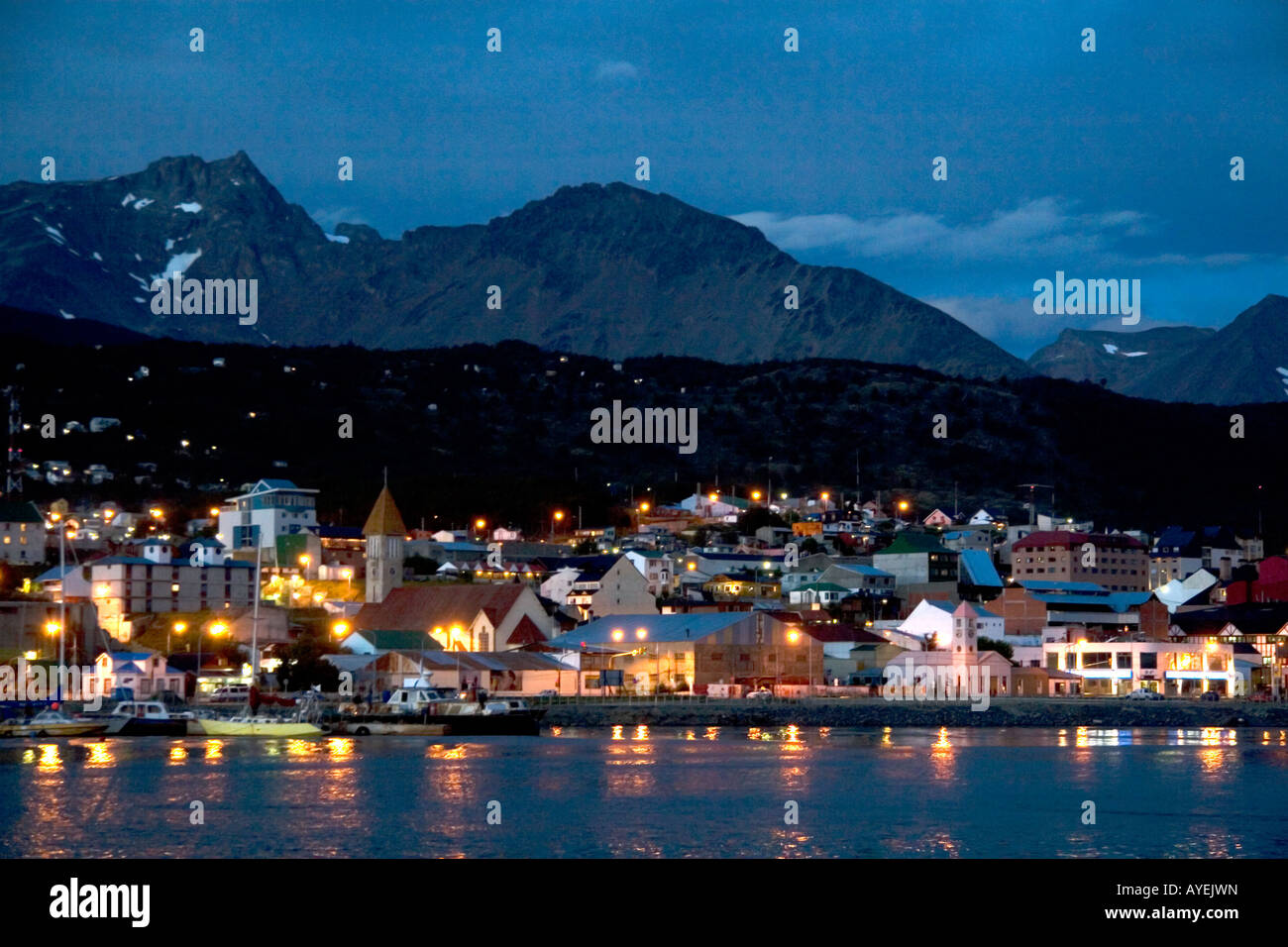 Den Hafen und die Stadt Ushuaia auf der Insel von Tierra Del Fuego Argentinien Stockfoto