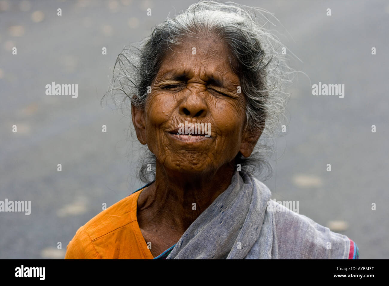 Aging Inderin dumme Grimasse in Chennai in Indien Stockfoto