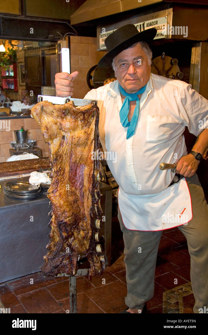 Argentinische Mann kochen Rindfleisch in einem Restaurant in Buenos Aires Argentinien Stockfoto