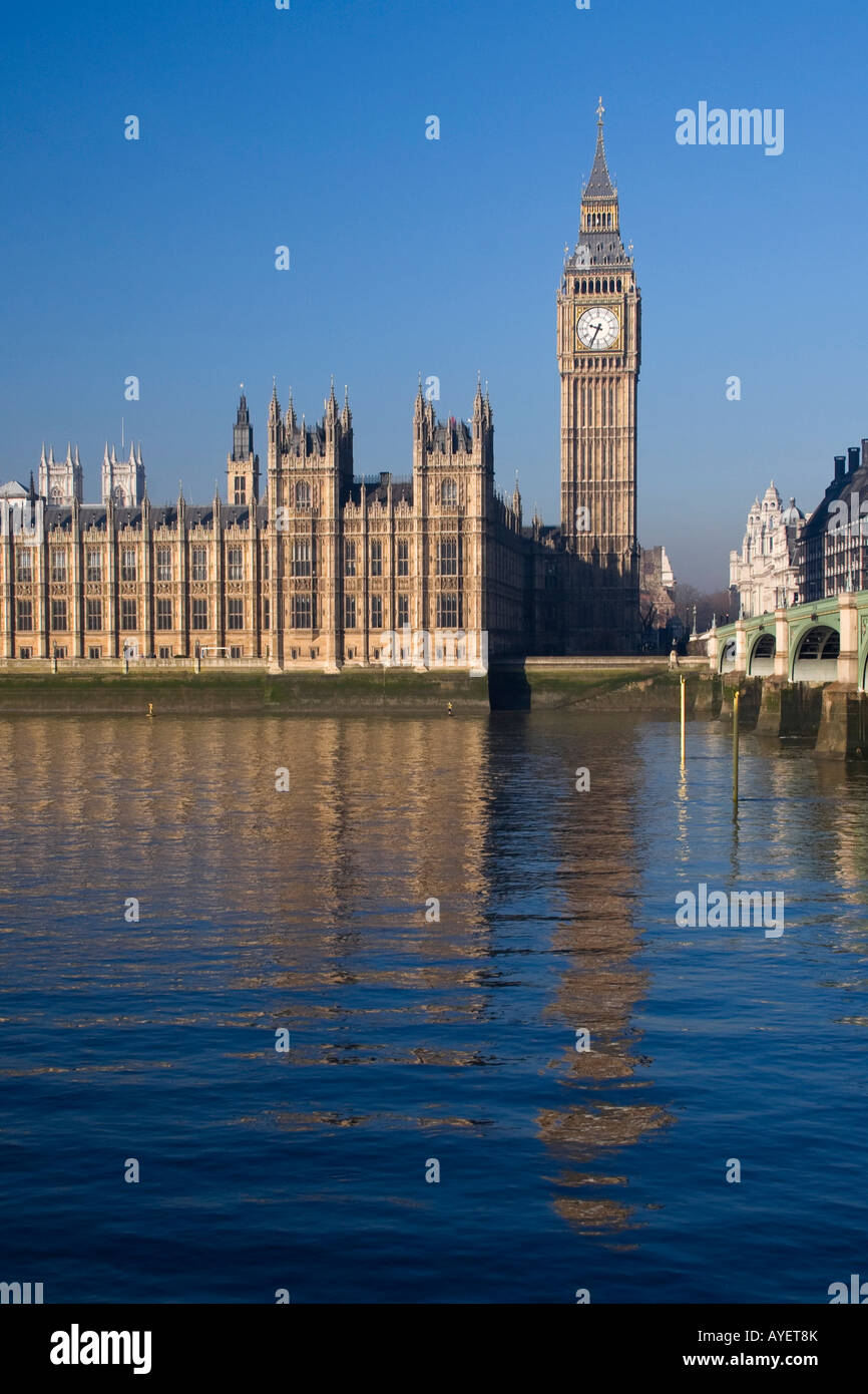 Häuser des Parlaments auf der Themse, London, England. Stockfoto