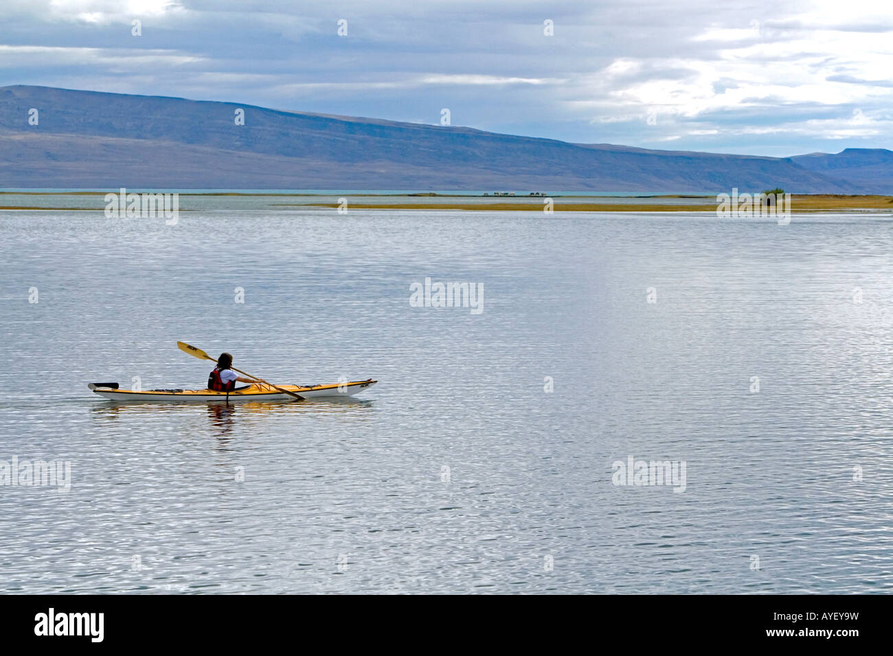 Kajak am Lago Argentino in der Nähe von El Calafate in Patagonien Argentinien Stockfoto