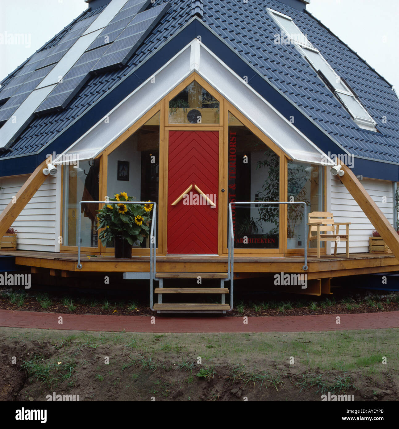 Single storey porch Fotos und Bildmaterial in hoher Auflösung Alamy