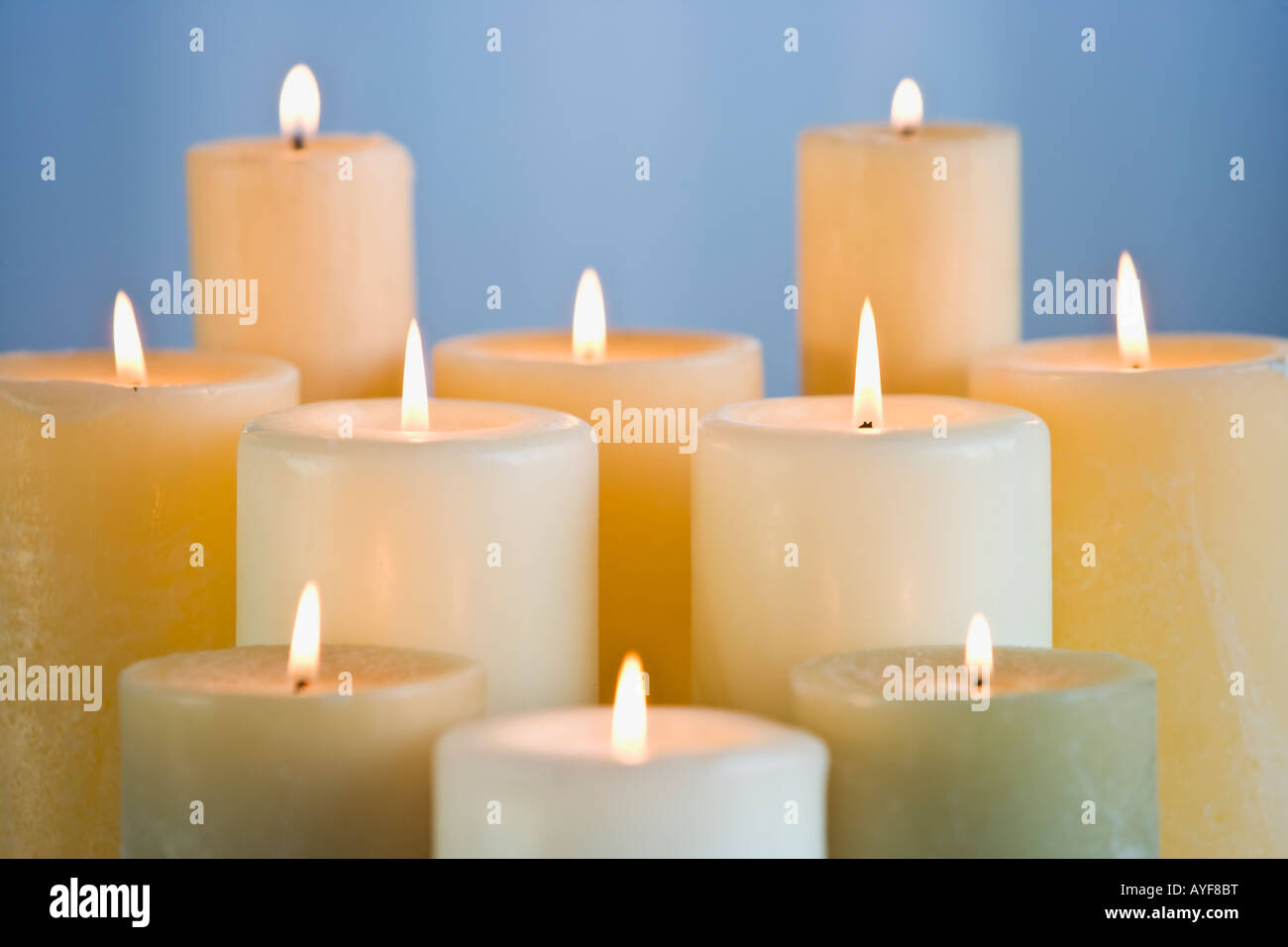 Nahaufnahme von brennenden Kerzen Stockfoto