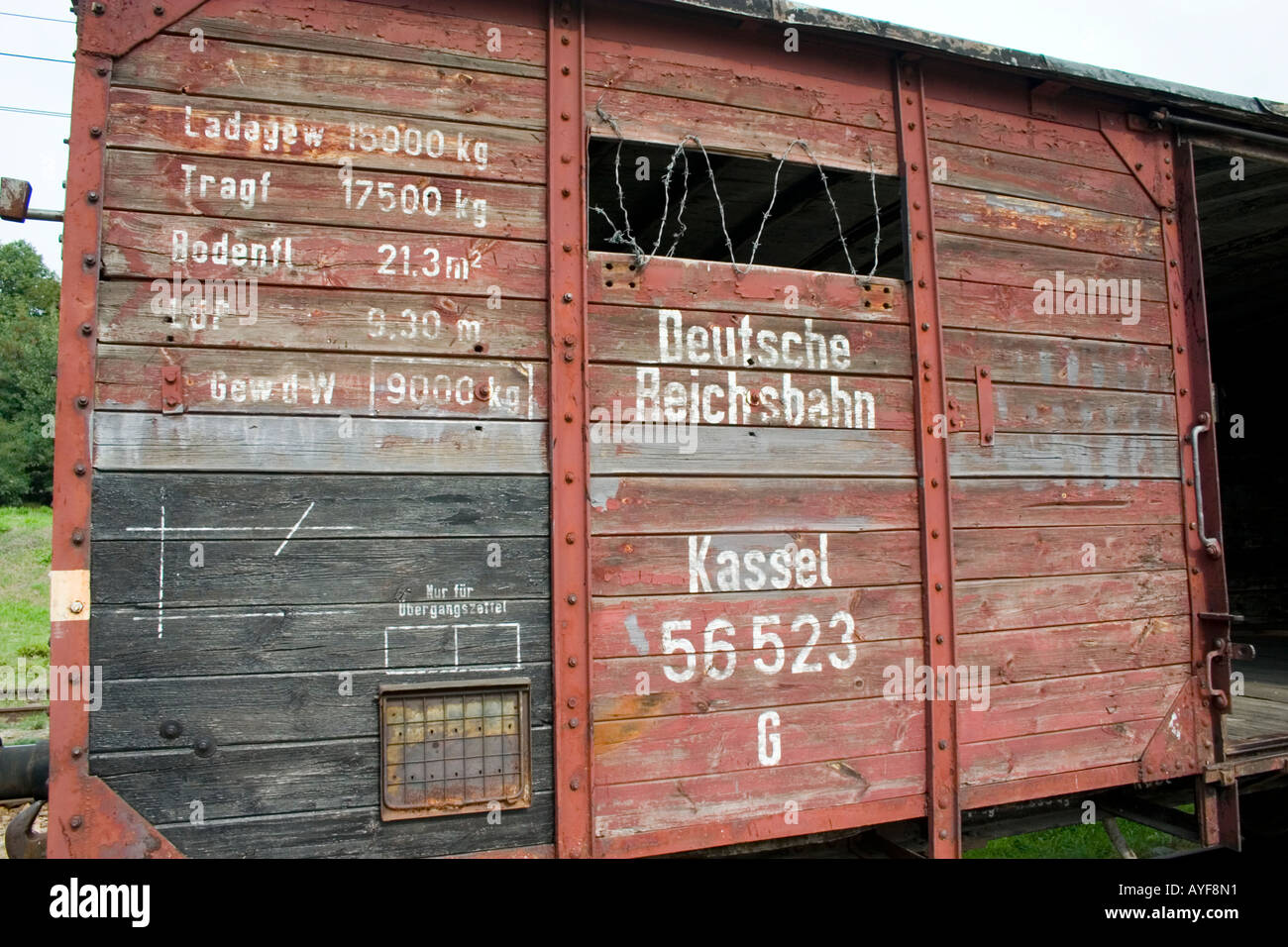 Radegast Station Triebwagen wo 200.000 Juden und Zigeuner nach Auschwitz und anderen Vernichtungslagern fuhr. Lodz Polen Stockfoto