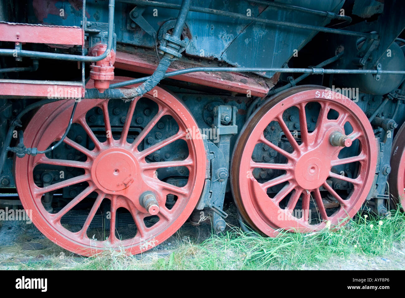 Motor Räder an Radegast Station wo 200.000 Juden nach Auschwitz und anderen Vernichtungslagern geschickt wurden. Lodz Polen Stockfoto