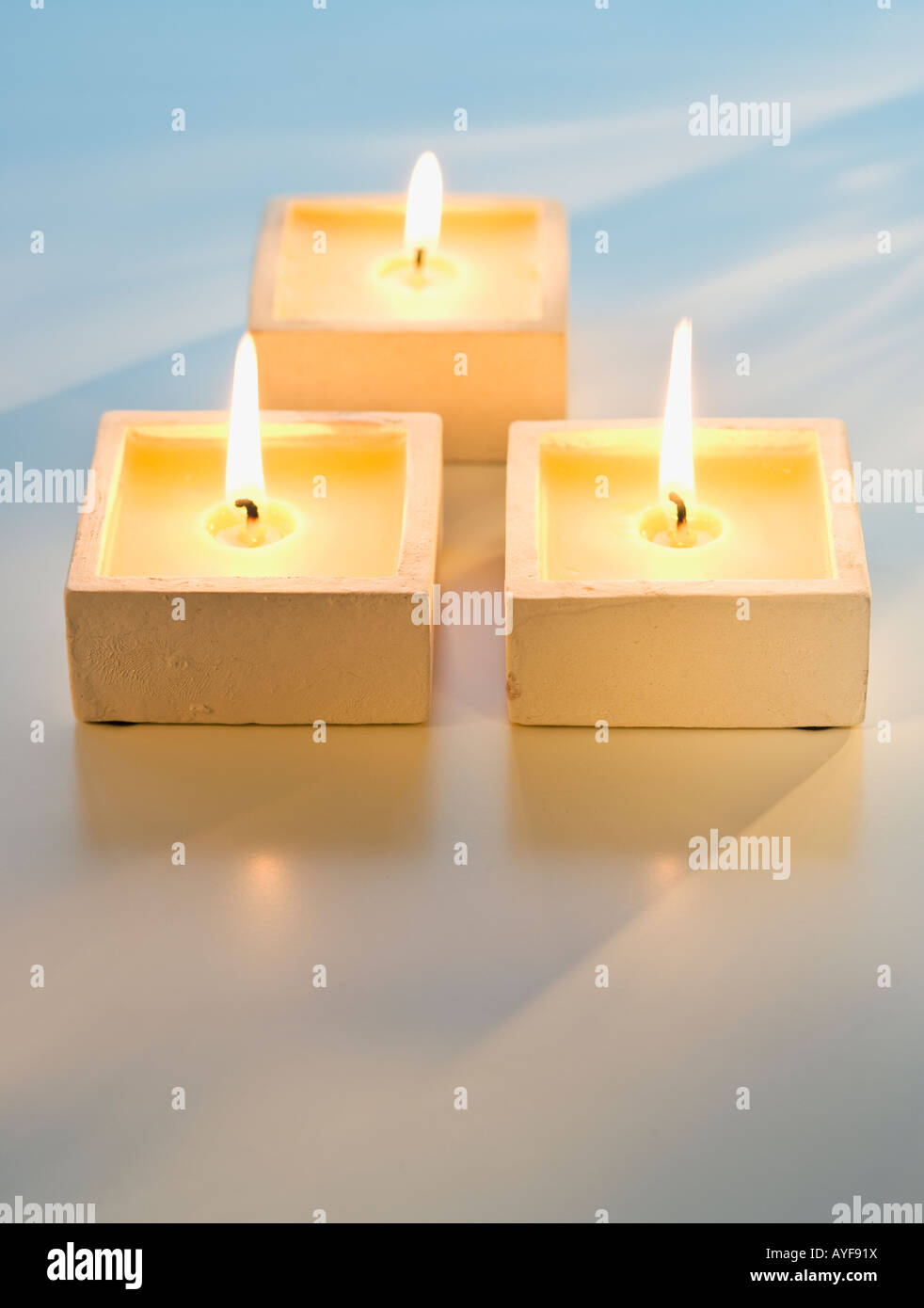 Nahaufnahme von brennenden Kerzen Stockfoto